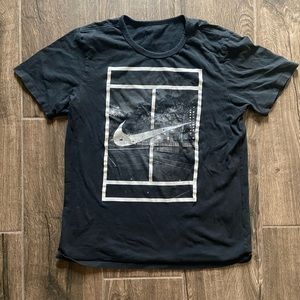 Black Nike tennis tee